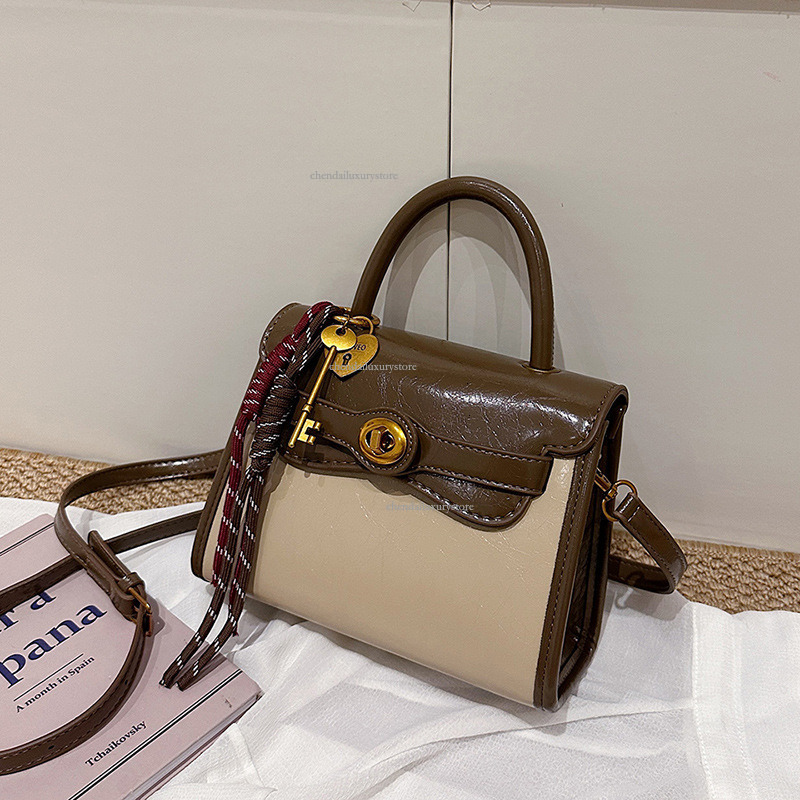 Free Shipping Designer Bag, New Korean Style Fashionable Women's Hand-held Kelly Bag, Metal Buckle Shoulder Bag, Popular Online High-end Makeup C