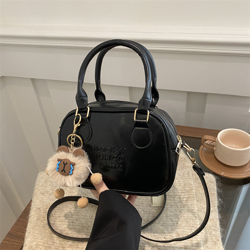 Free Delivery Designer Bag This Year's Popular Versatile Hand Held Small Square 2025 New Winter Fashion Niche Korean Solid Color Single Shoulder 