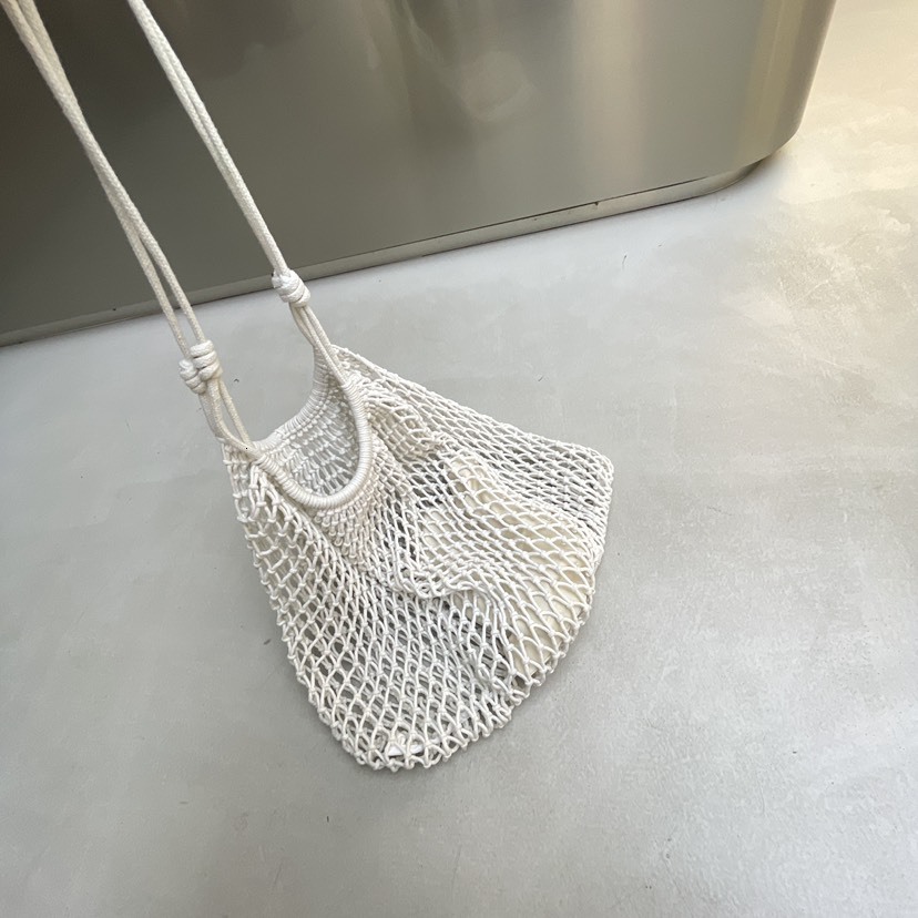 2025S designer hollow women grass new internet famous large capacity seaside vacation woven casual shoulder tote baozi mother bag
