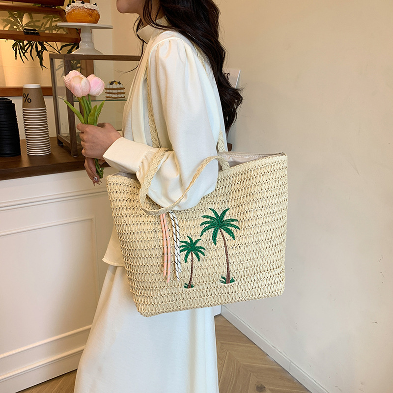 2025 New Korean Fashion Trend Handheld Tote for Women's Beach Vacation Style Outward Straw Woven Shoulder Bag
