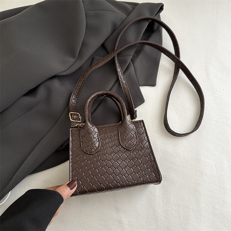 Solid Color Simple And Fashionable Diamond Grid Pattern 2025 Casual Summer New Large Capacity Handheld Small Square New Free Delivery Designer Bag Lux