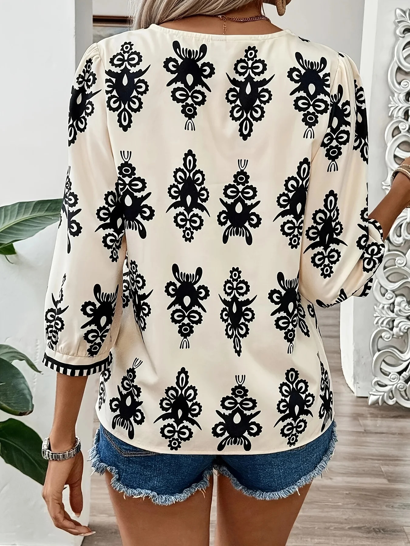 Womens Oversized Woven Casual Shirt Loose Fit Long Sleeve Comfortable Top in Multiple Colors 250515