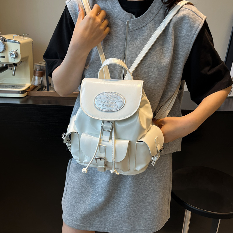 Korean version niche design fashionable multi pocket small women's bag 2025 summer new simple and trendy backpack
