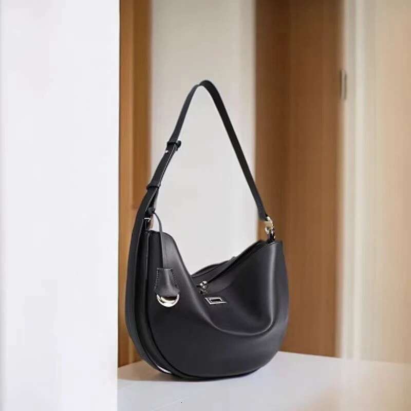 Brand Classic Crescent Exquisite Crossbody Designer High-End Shoulder Leather Texture Lock Women Bag Fashion New