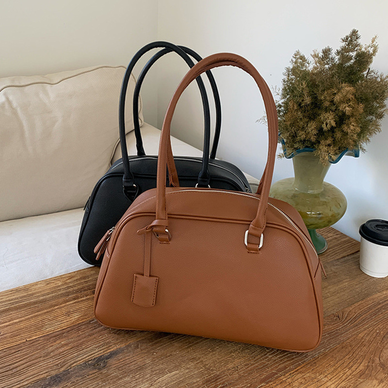 New niche bowling women's spring and summer new casual multifunctional handbag commuting armpit shoulder bag solid color retro style designer han