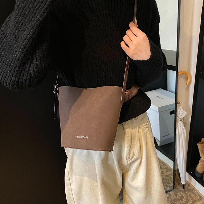 High Quality Brand High-quality New Model Free Delivery Designer Bag PU2025 Spring Stitching Niche Shoulder Bag