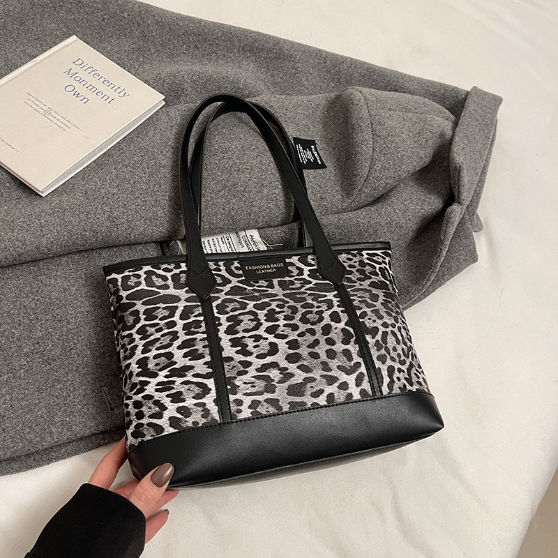 Free Delivery Designer Bag Fashion Tote Women's 2025 New Winter Trendy Shoulder Large Capacity Relaxed Leopard Print Armpit Luxury Bag