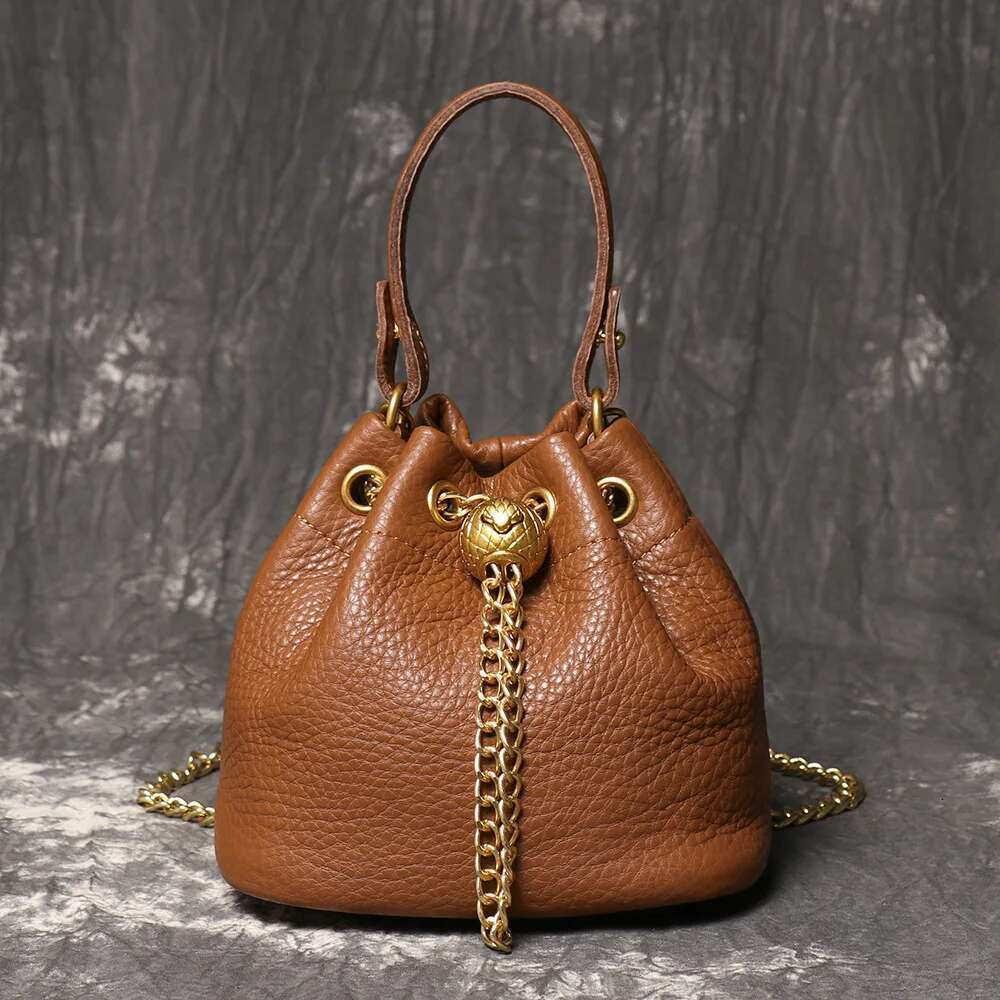 2025 New hand-made first layer cowhide makeup Fashion casual bucket high-quality soft leather chain bag