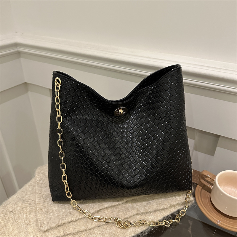 Free Delivery Designer Bag Commuter Lock Shoulder 2025 Winter Versatile Ins Premium Chain Underarm Tote Bag Luxury Bag