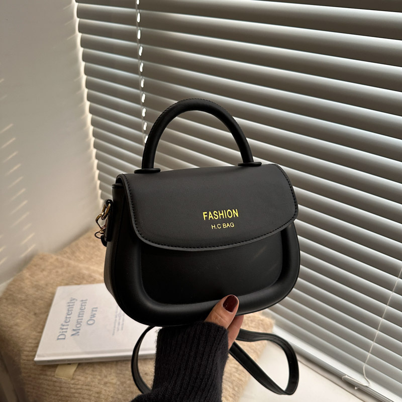 Free Delivery Designer Bag Hand Women's Versatile 2025 New Style Popular This Year Internet Celebrity Stylish And Fashionable Saddle Shoulder Cro