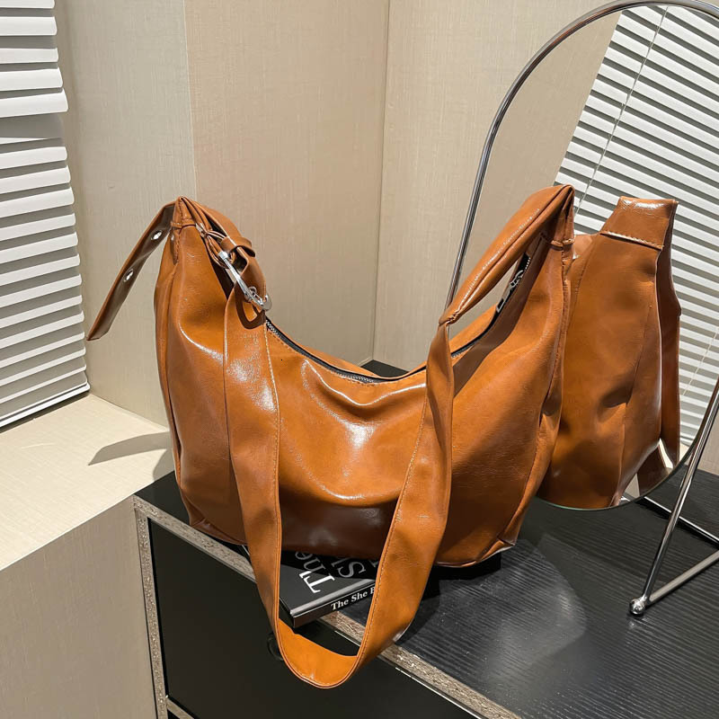 Free Delivery Designer Bag 2025 New Internet Celebrity High End Single Shoulder Crossbody Popular This Year Winter Soft Leather Dumpling Commuting For