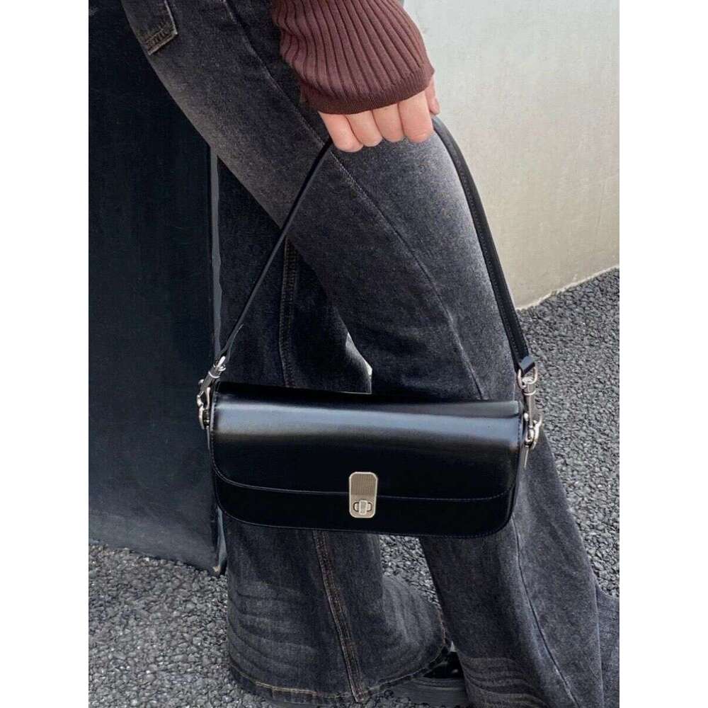 High quality single shoulder crossbody bag for women 2025 new item underarm handheld autumn and winter soft leather black baguette design