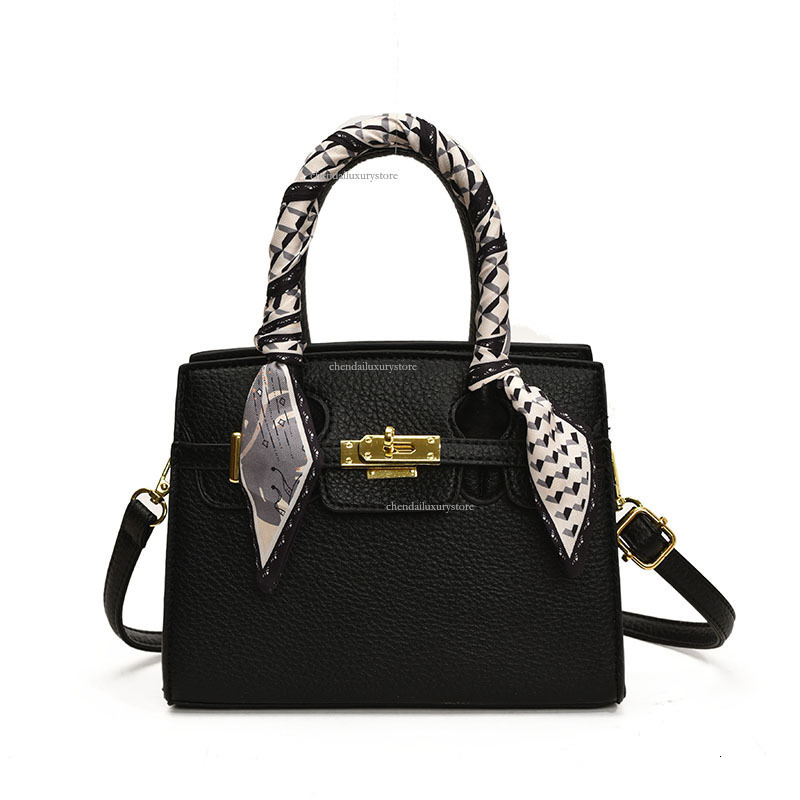 Fashionable Women's Handbag With Free Shipping Designer Bag, Trendy High-end Metal Single Shoulder Diagonal Cross Bag Fresh And Casual Small Squa