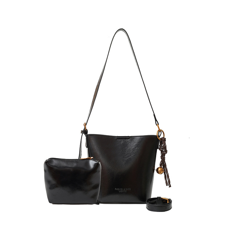 Free Delivery Designer Bag Fashionable Solid Color Glossy Water Bucket For Women 2025 Autumn Winter New Style Simple And Casual High End Single Should