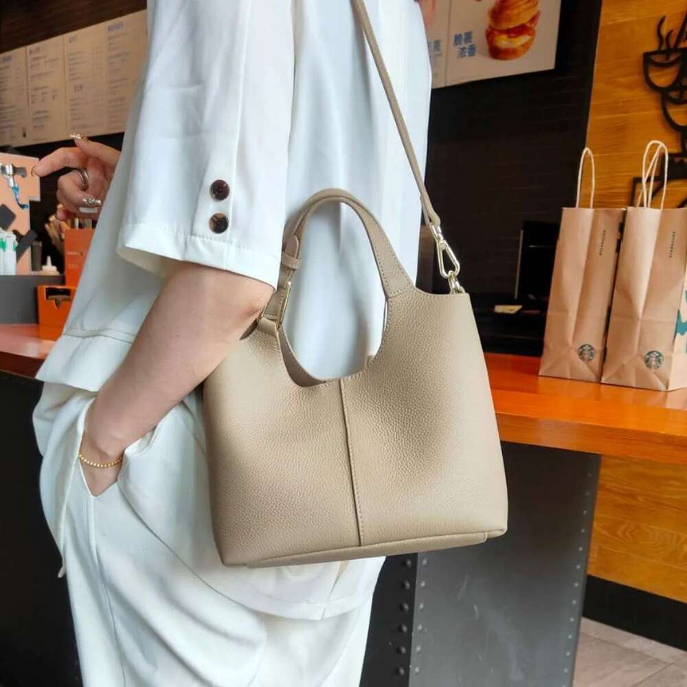 2025 New Head Layer Cowhide Large Capacity Women's Bag Soft Leather Crossbody Shoulder Ladies Handbag