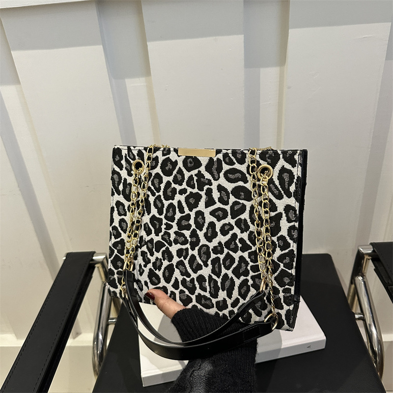 Free Delivery Designer Bag End Large Capacity Commuting Chain Shoulder 2025 Spring New Versatile Ins Armpit Tote For Women Luxury Bag