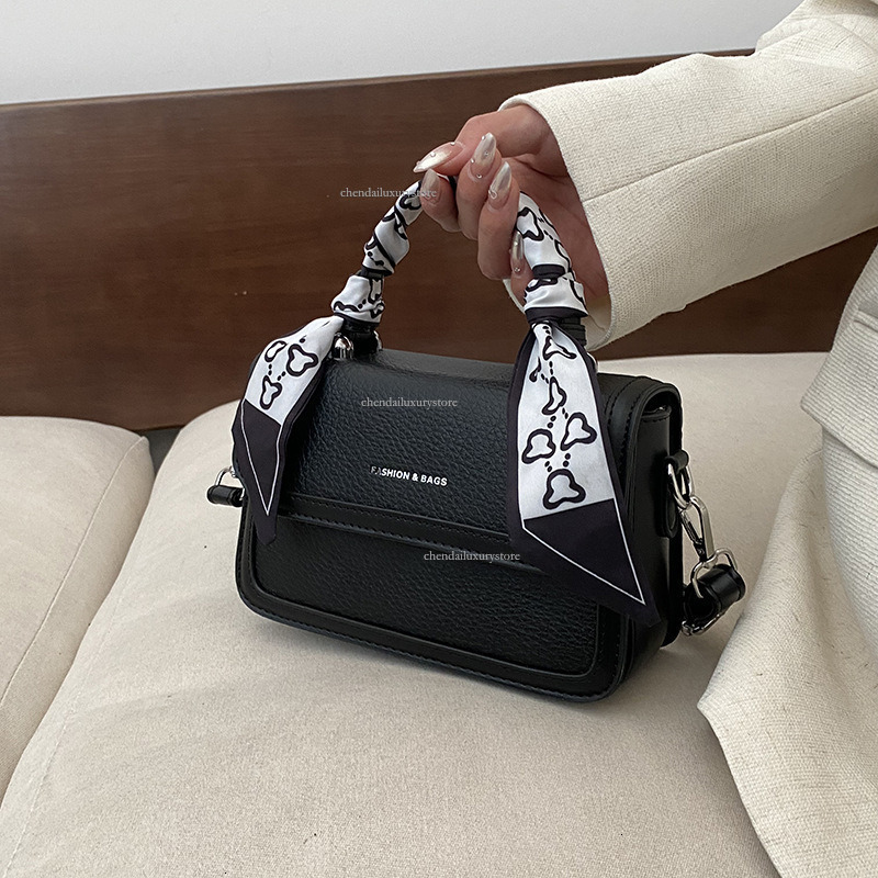 Free Shipping Designer Bag Women's Internet Popular Small Square Scarf Contrast Fashion One Shoulder Crossbody Bag Letter Printing Simple Square 