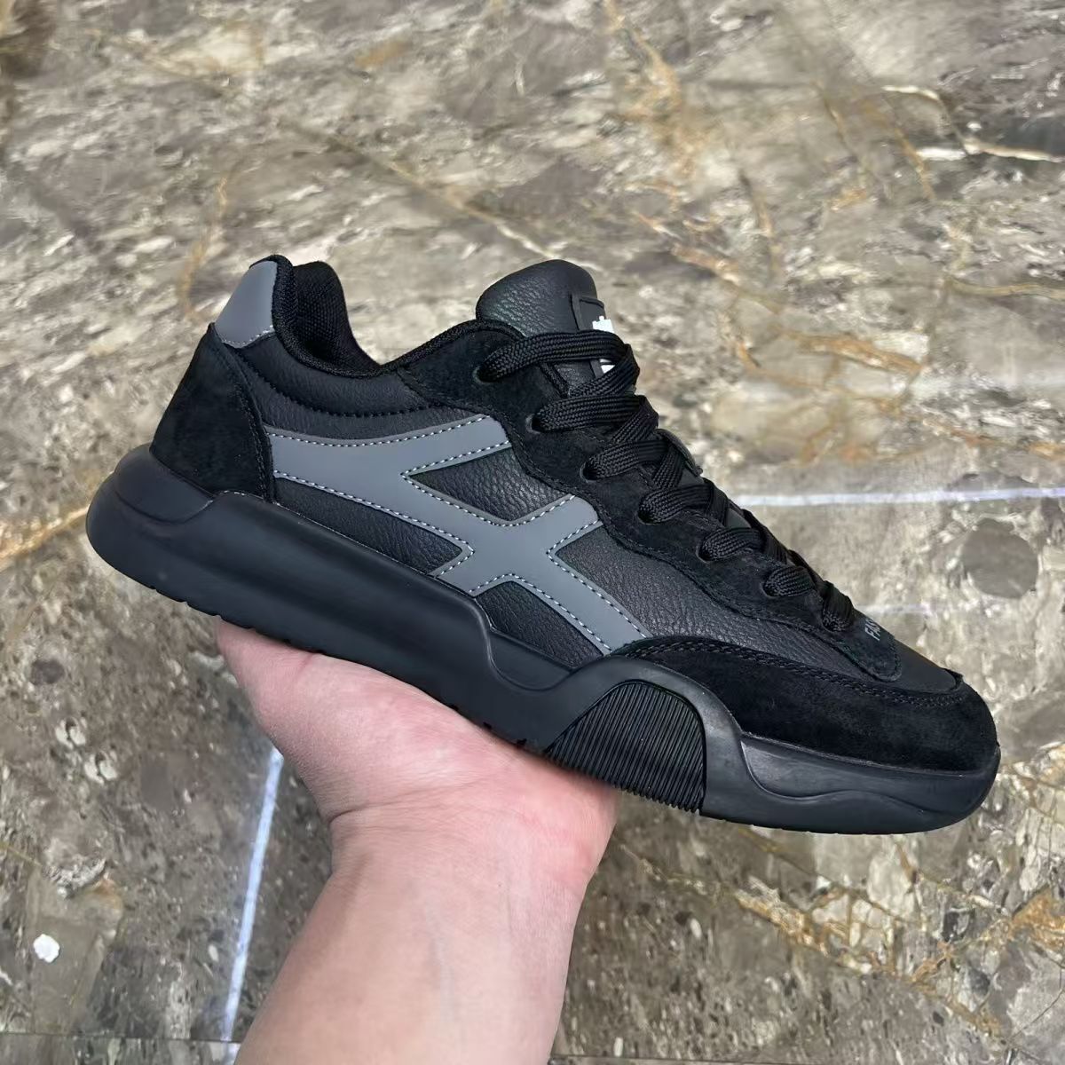 Spring men's 2025 new casual round toe lace up color blocked youth mesh sports breathable soft soled shoes