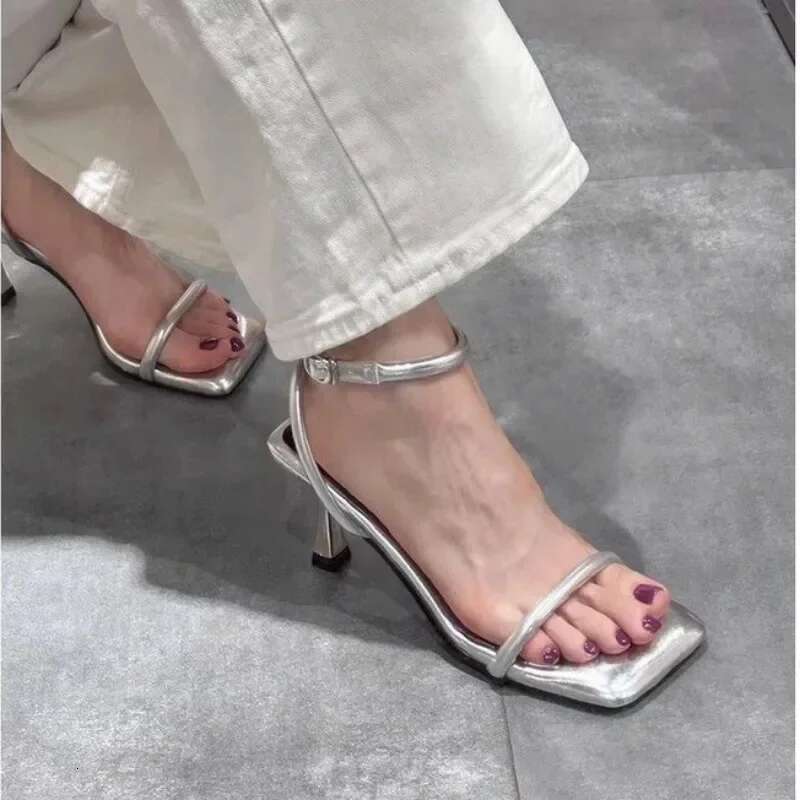 2025 Summer Women's Roman Open Toe Office and Career Fashion Buckle Strap Outdoor New Solid Best Seller Heeled Sandals