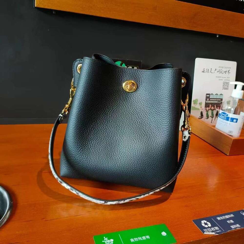 New Genuine Leather Women's Korean Version With Contrasting Lock Buckle Single Shoulder Crossbody Bucket Bag