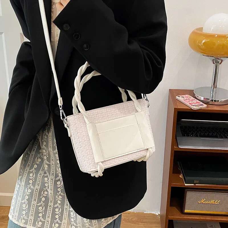 Premium Retro 2025 New Popular Versatile Messenger Fashionable Portable Bucket Bag
