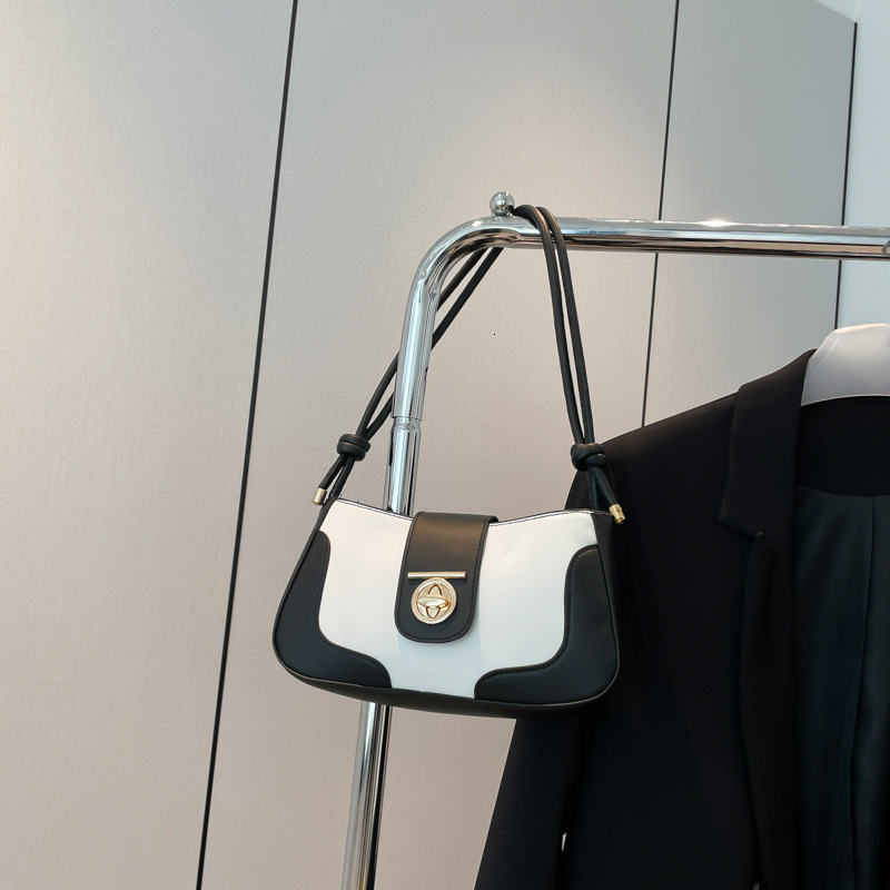 Free Delivery Designer Bag Ladies' High End Shoulder 2025 Winter New Versatile Ins Popular Niche Design Women's Temperament This Year Luxury