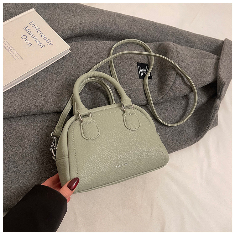 Free shipping on 2025 new designer bags Advanced handbag for women fashionable trendy bowling casual and simple single shoulder bag mini shell bag