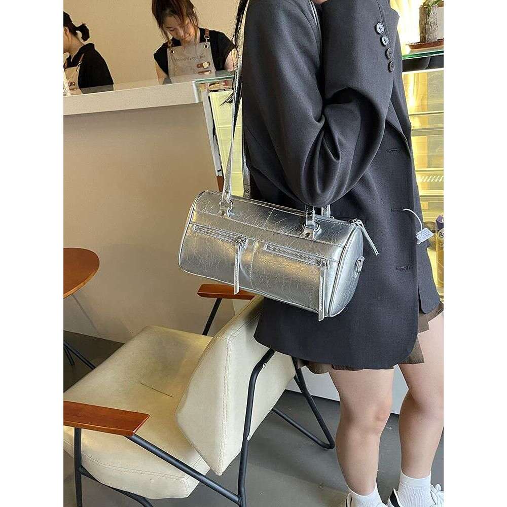 Niche French style underarm 2025 high-end fashion single shoulder trendy versatile large capacity simple outdoor bag