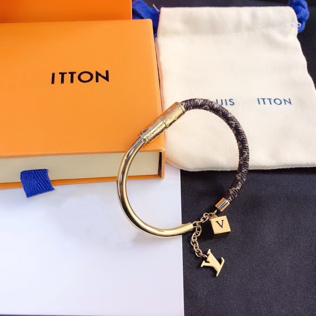 charm Female bracelet designer bracelet jewelry woman man wide casual preppy style classic 20 color select womens letter LVVV bracelet bangle