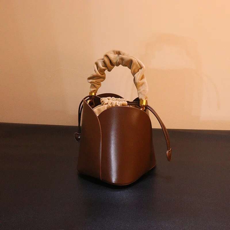 Bucket Niche Design, Vegetable Basket Bag, High-End Feeling, Petal Flower Hand-Held Crossbody Bag