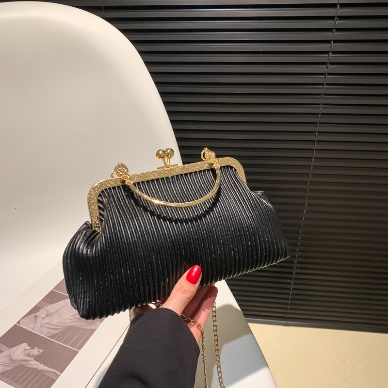 This Year's Popular New Free Delivery Designer Bag Winter New Style Fashionable Luxury Bag Pleated Personalized Ins Internet Famous Girl's W