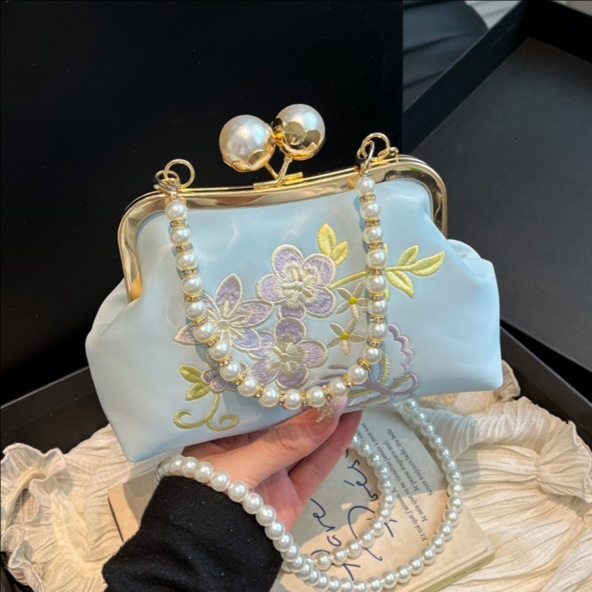 2025 New Embroidered Chinese Style Cheongsam Handbag with Female Niche Design Chain Beaded Single Shoulder Crossbody Bag