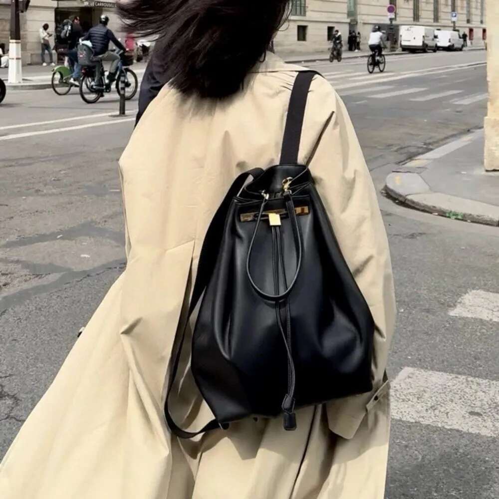 High Quality Designer Bags Leather Casual Backpack Commuter Versatile Portable Large Capacity Bucket Travel Bag Womens Luxury Bag