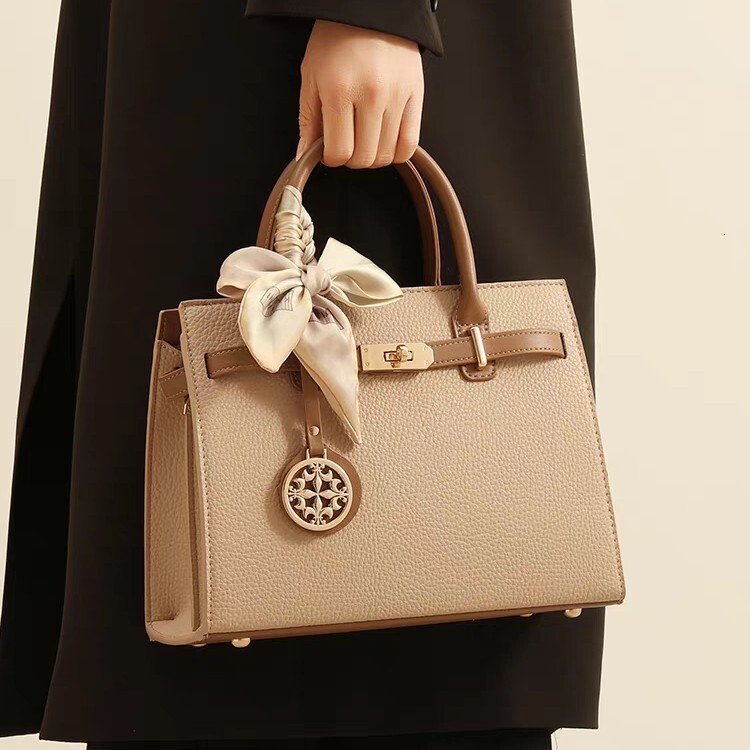 2025S designer new Chinese style Mother Day gift for mothers wedding bride bag high-end sense atmospheric embroidery middle-aged niche women bag
