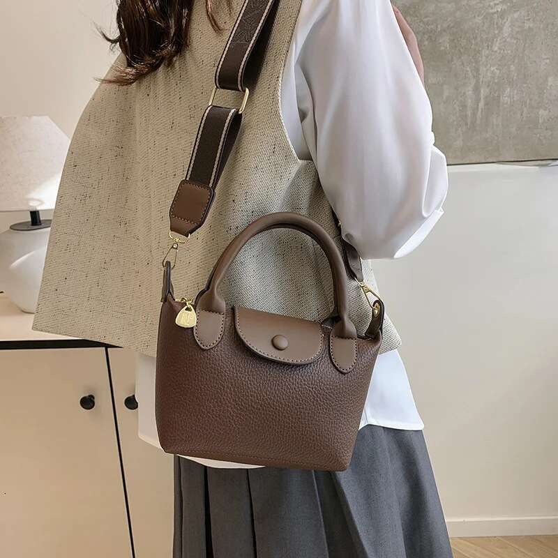 Stylish Vintage Leather Crossbody Purse - Casual Handbag With Paris Fashion Letter & Adjustable Shoulder Strap