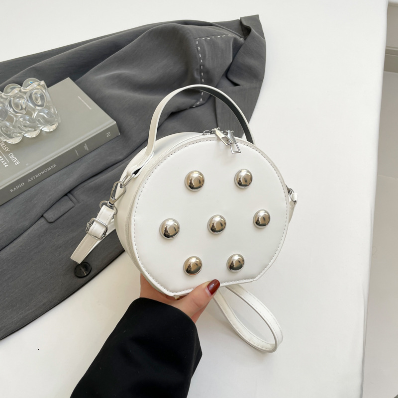 Women's Personality Rivet New Free Delivery Designer Bag 2025 New Korean Version Luxury Bag Fashionable Niche Design Versatile Exquisite Crossbod