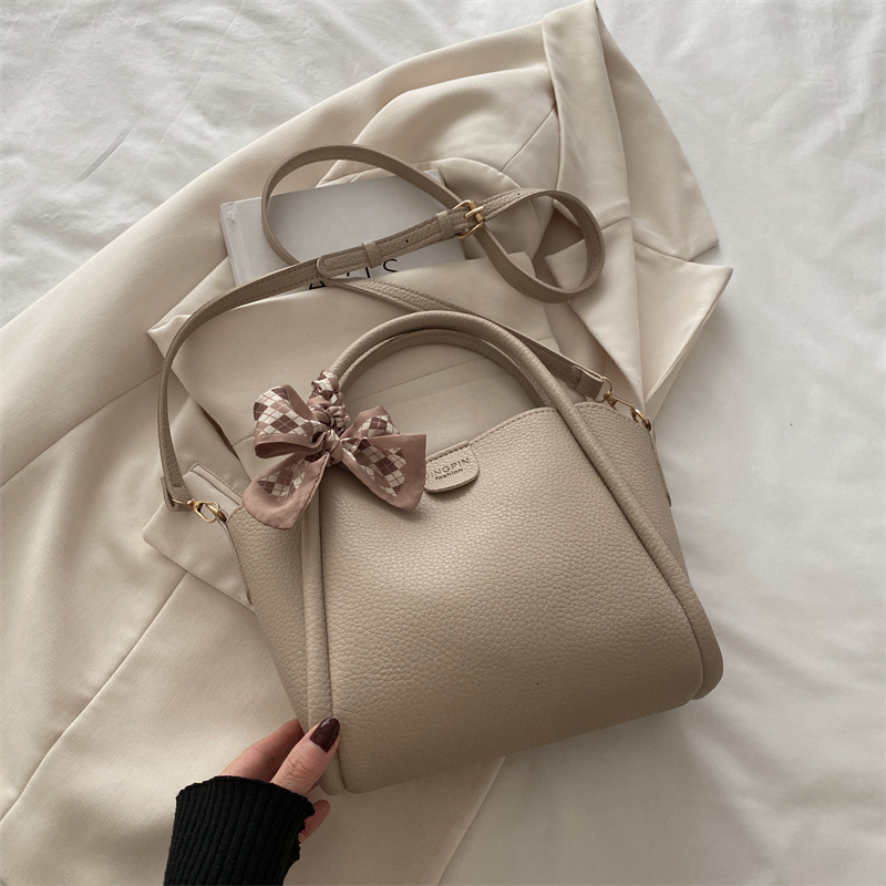 Free Delivery Designer Bag Winter 2025 High End Fashion Bucket Hand Women's New Commuting Versatile Basket Luxury Bag