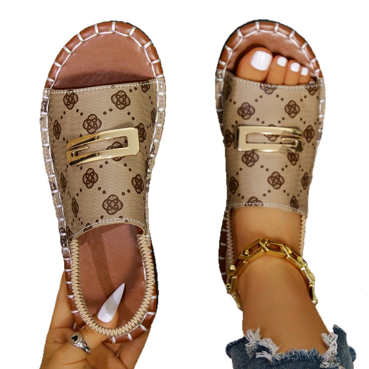 Top quality Brand High Quality New Style Free Delivery Designer Bag Large size flat bottomed metal buckle beach women's sandals with round toe fo