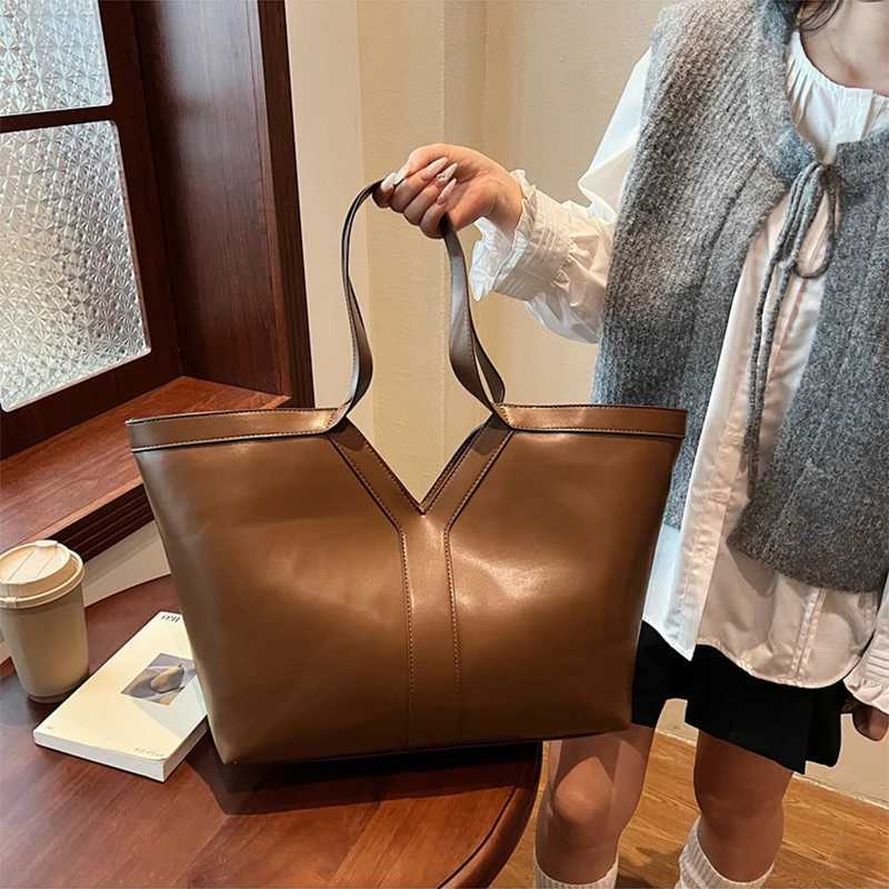 Fi Large Capacity Tote Bag 2025 New Y-shaped Leather Handbag Cmuting Shoder Bag High-end Trendy Casual Wen Armpit Bag Z250516
