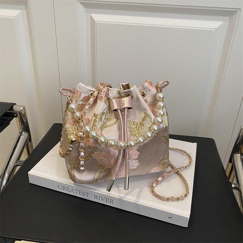Chinese national bucket 2025 summer new designer embroidery antique versatile high-end style handbag Hanfu accessories crossbody bag