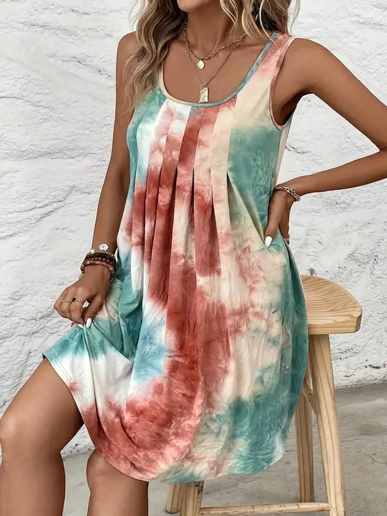 Plus size womens fashionable casual elegant bohemian style tie dye sleeveless round neck pleated dress 250506