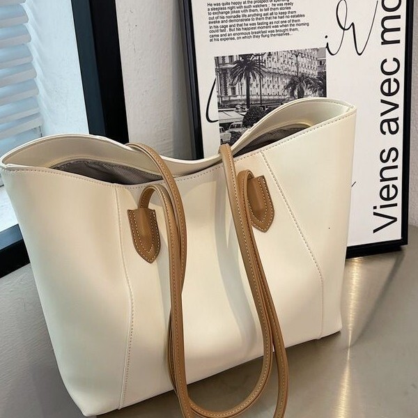New designer bag with large capacity 2025 new Korean version designer shoulder bag, high-quality student class commuting computer bag, mother bag