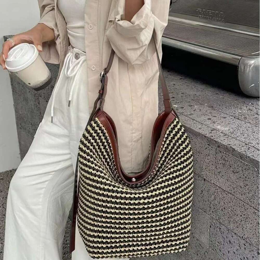 High Quality Designer Bags 2025 Summer New Casual Generous Fur With First-Layer Cowhide Bucket Lazy Commuter Shoulder Bag Luxury Bag