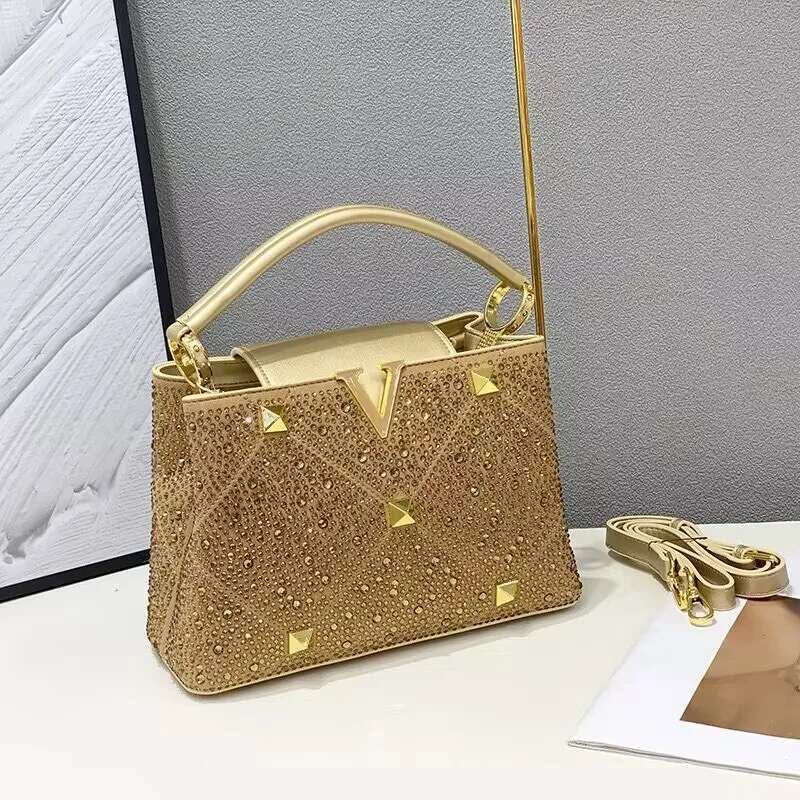 2024 Fashion New Desgin Dias Women's Handbags Ladies Leather Rivets Shoulder Crossbody Bag Evening Party Shell Bags
