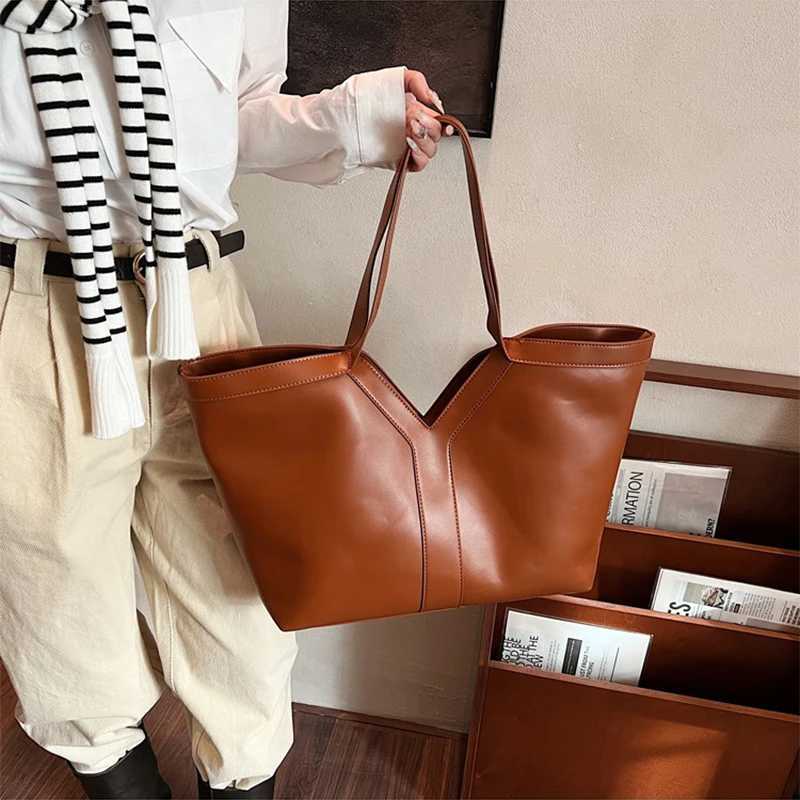 Fi Large Capacity Tote Bag 2025 New Y-shaped Leather Handbag Cmuting Shoder Bag High-end Trendy Casual Wen Armpit Bag Z250516