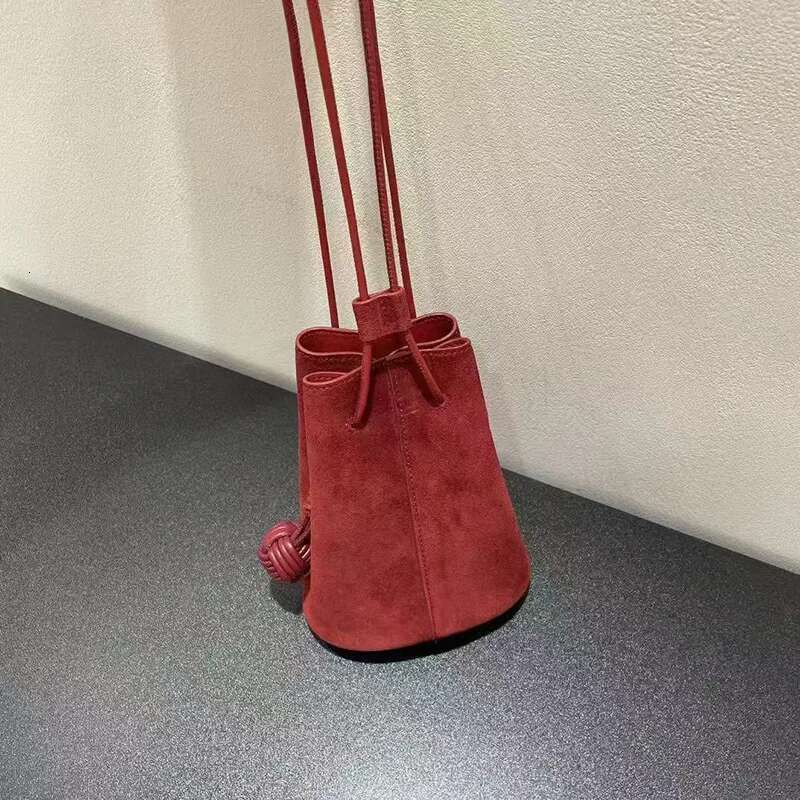 High Quality Designer Bags New Mini Commuter Messenger High-End Niche Design Retro Matte Mobile Phone Bucket Bag Casual Versatile Luxury Bag
