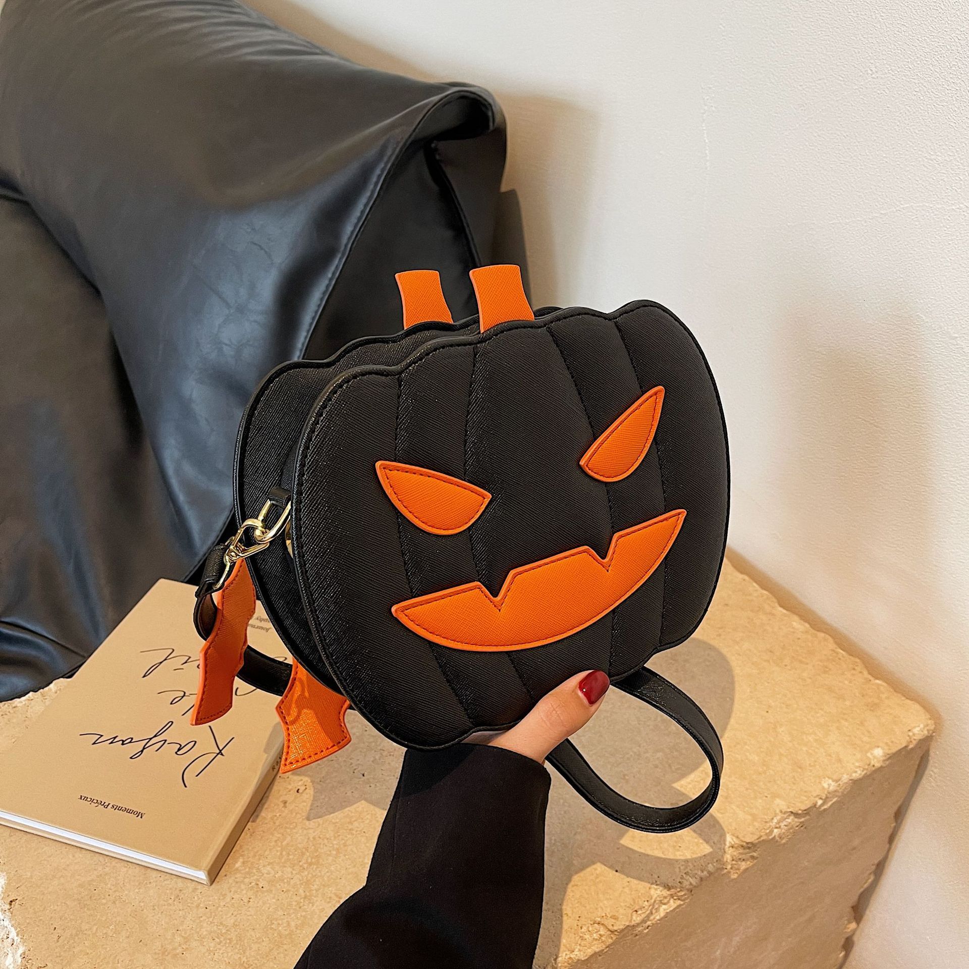 High Quality New Free Designer Bag For Halloween Fun Pumpkin 2025 Fashion Personality Creative Fashion Single Shoulder Women's Cartoon Crossbody 