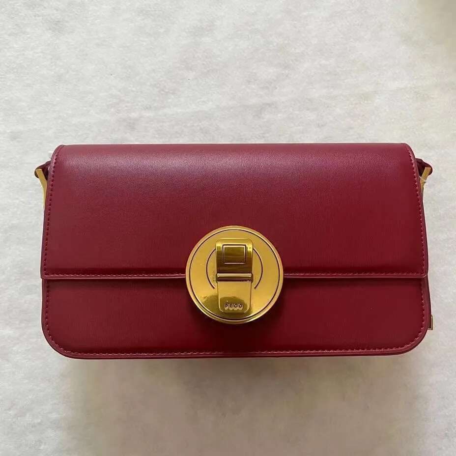 2025 new leather women's original baguette niche high-grade sense light one-shoulder tofu small square bag