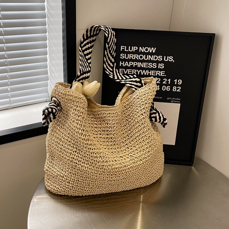 High quality new bag for vacation beach grass ladies 2025 designer new lazy style woven bag, large capacity fashionable single shoulder armpit bag