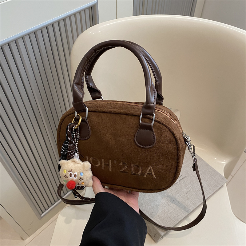 Free Delivery Designer Bag Women's Solid Color Simple Hand 2025 High End Single Shoulder Crossbody Popular This Year Women's Bowling Trend L